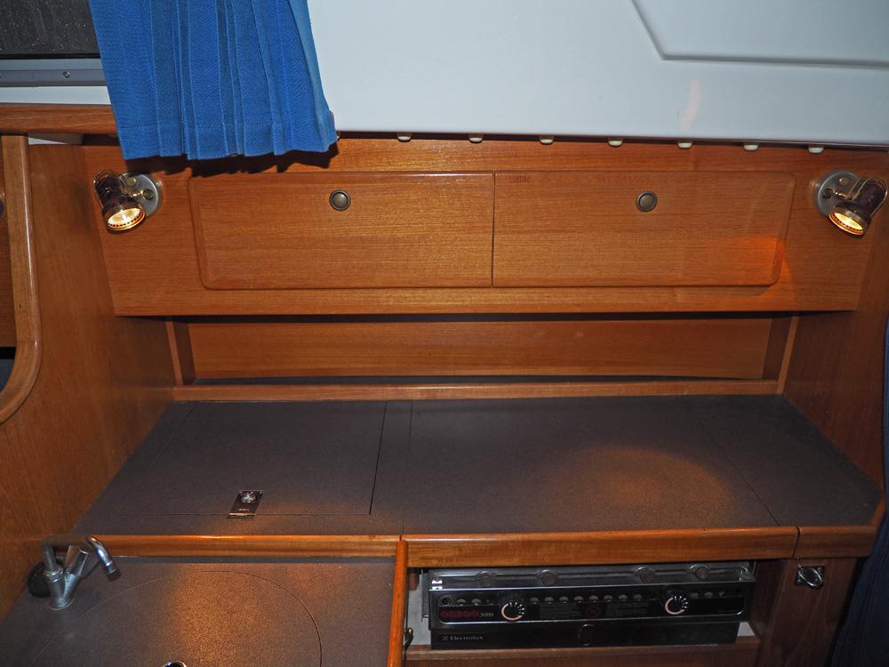 Saloon, Accommodation